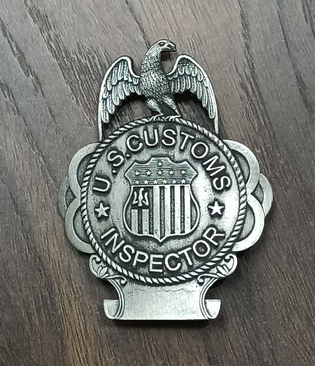 US Customs Inspector eredeti vintage jelvény – 63×45 mm, ezüst színű kitűző