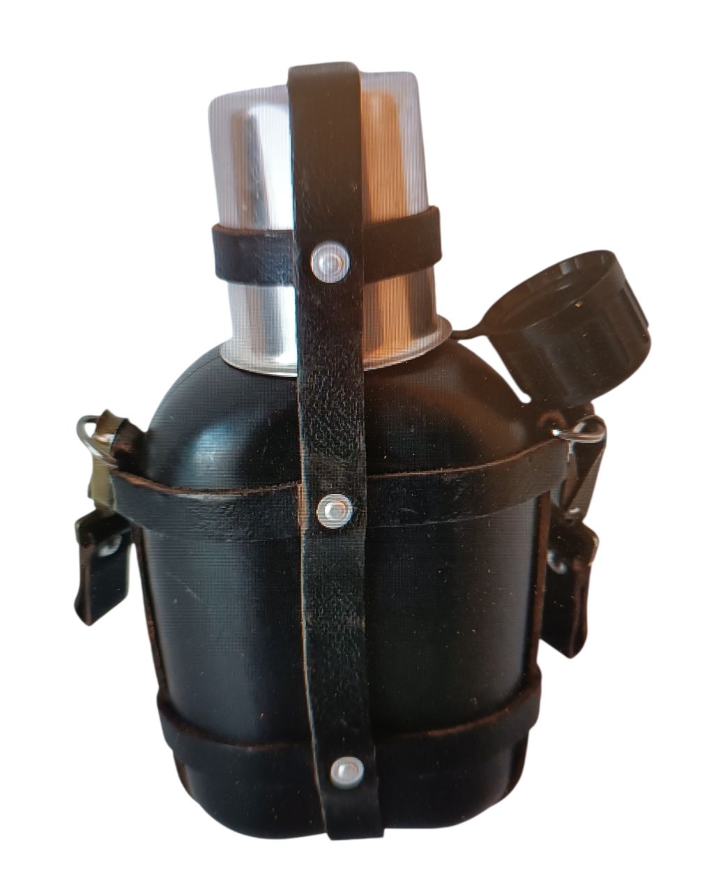 Svájci kulacs bőrpánttal és pohárral