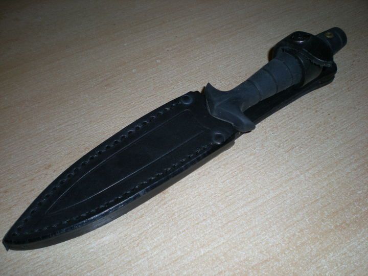 Nieto 1650 harci tőrkés – 26 cm-es 440C acél penge, gumírozott nyél, fekete bőrtok