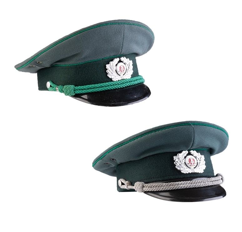 DDR tiszti napellenzős sapka – „VOPO”, használt, eredeti kelet‑német DDR tiszti napellenzős sapka – „VOPO”, használt, eredeti kelet‑német