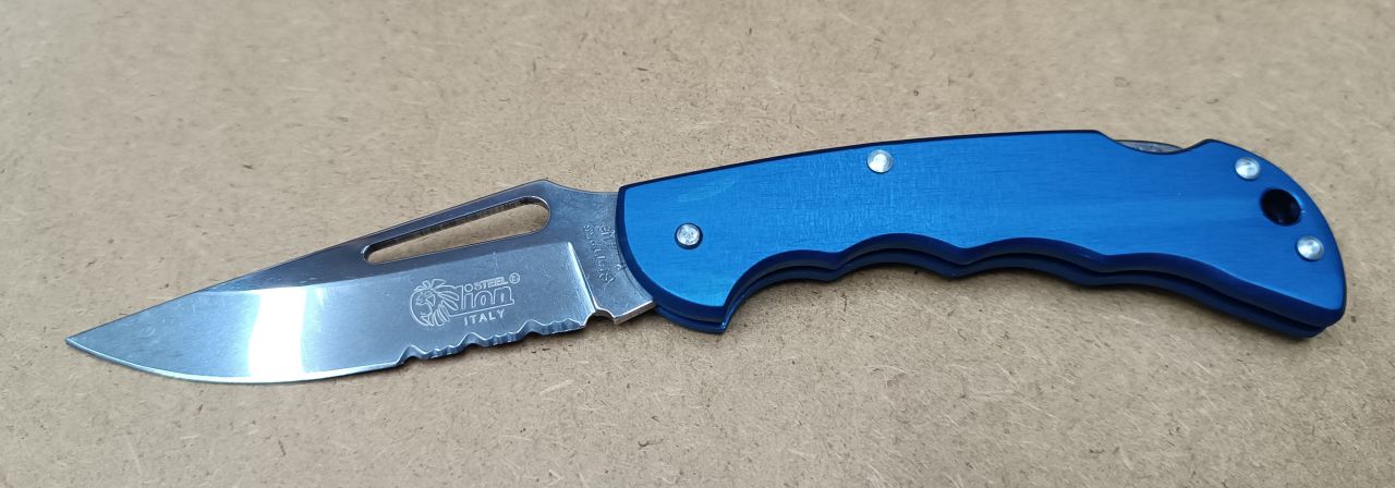 LION STEEL Guardia di Finanza szogálati zsebkés LION STEEL Guardia di Finanza szogálati zsebkés