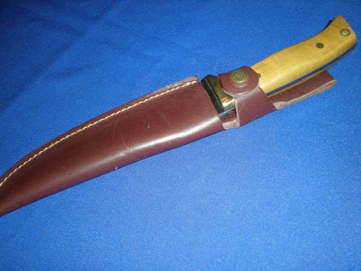 Halcon Outdoor kés – 31 cm, 440-es acél, full‑tang bowie penge, olajfa markolat, bőrtok