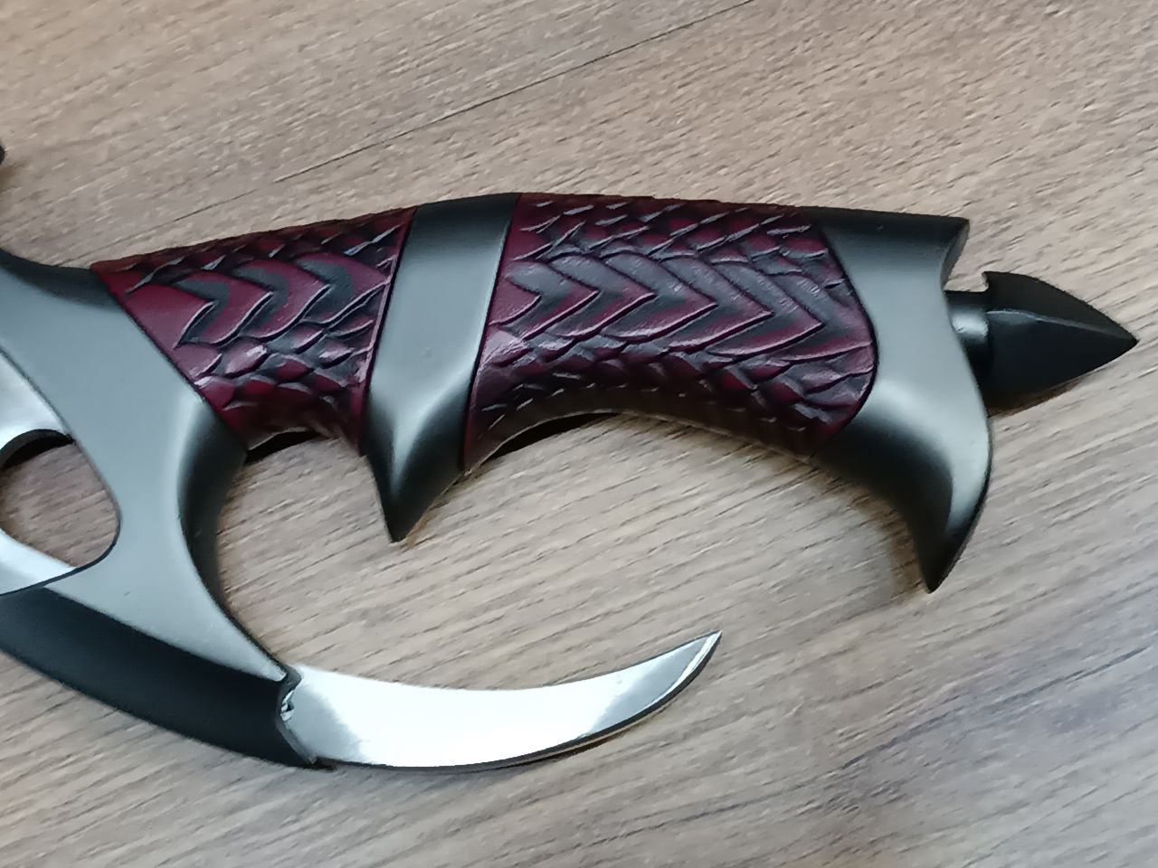 UC898 United Cutlery Dragon Lord 'sárkányúr' tőr