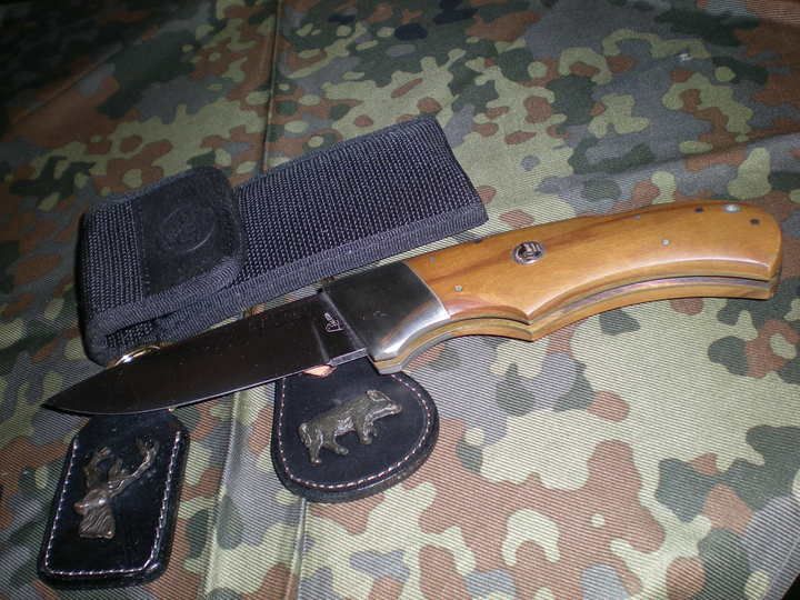 Falcon Magnum vadász zsebkés – olajfa markolattal, 9,5 cm 440-es pengével