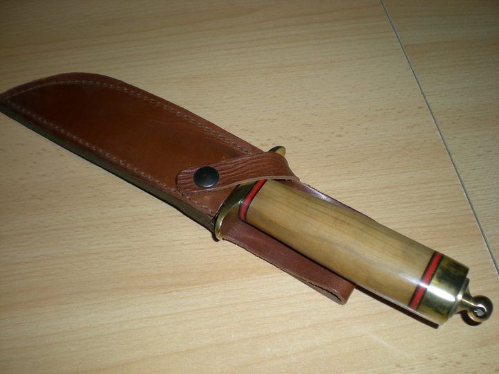 Falcon Outdoor vadászkés – olajfa markolattal, 15 cm 440-es pengével