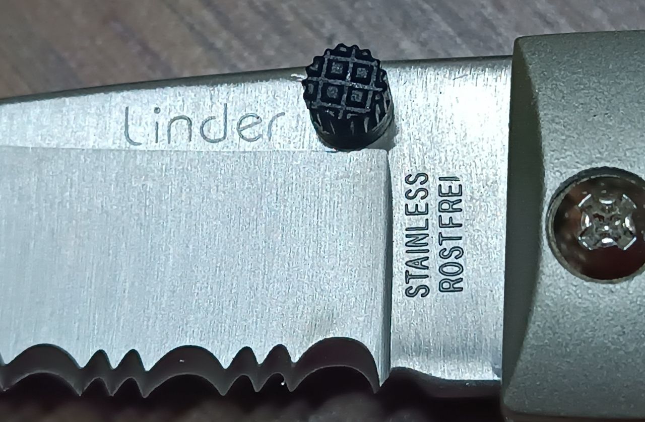Linder 22453 egykezes zsebkés – 75 mm AISI 420 acél pengével