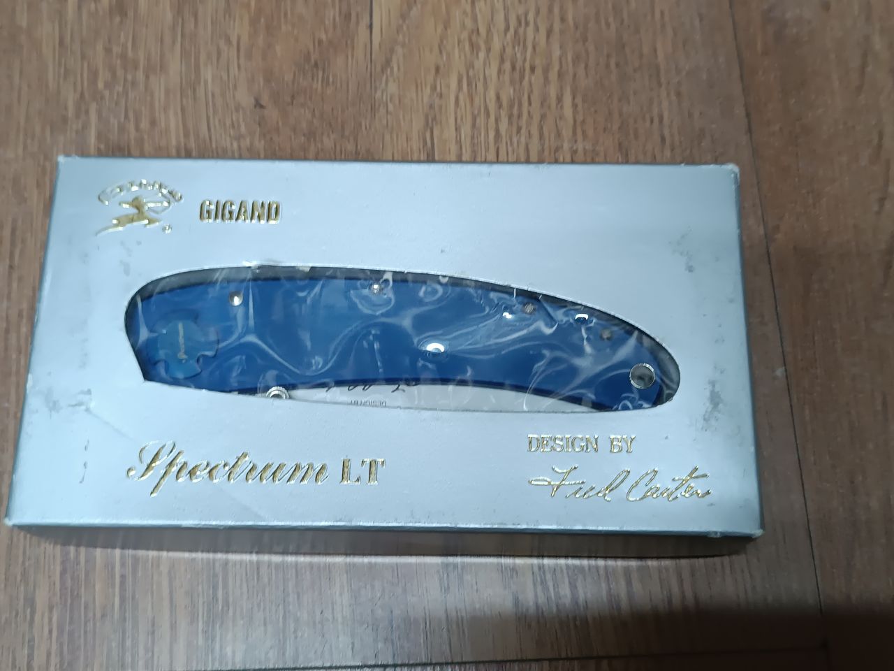 Gigand Spectrum LT – Fred Carter design gyűjtői zsebkés, titánbevonatú AUS‑8 pengével Gigand Spectrum LT – Fred Carter design gyűjtői zsebkés, titánbevonatú AUS‑8 pengével