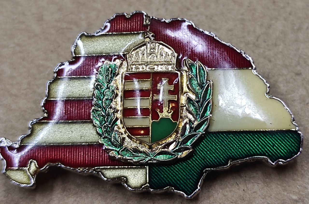 Magyarország kitűző címerrel