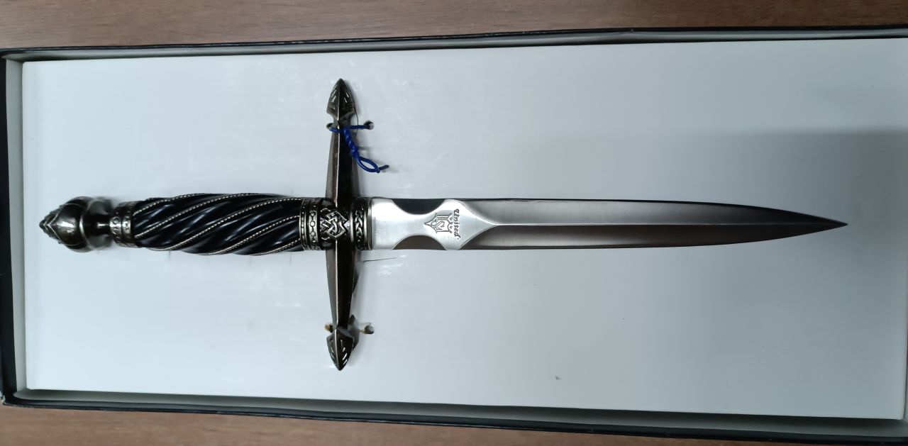 UC969 Kerekasztal tőr 