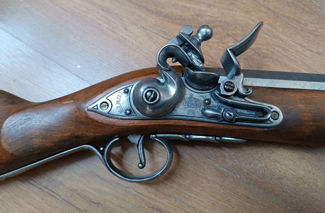 Kovaöves pisztoly Kovaöves pisztoly