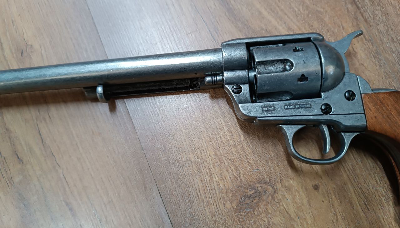 Ónbevonatú .45 kaliberű 1873 Buntline Revolver Ónbevonatú .45 kaliberű 1873 Buntline Revolver