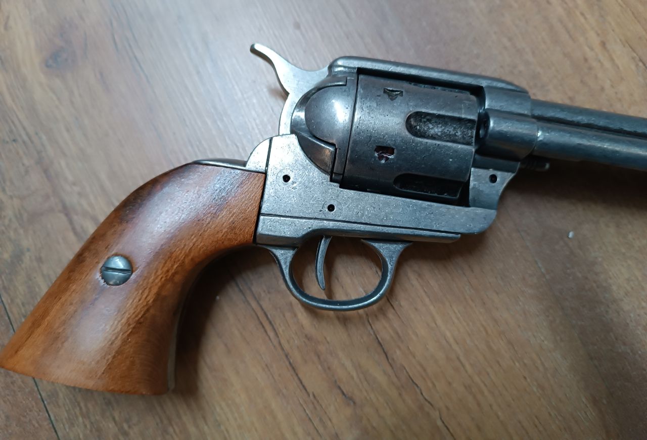 Ónbevonatú .45 kaliberű 1873 Buntline Revolver Ónbevonatú .45 kaliberű 1873 Buntline Revolver