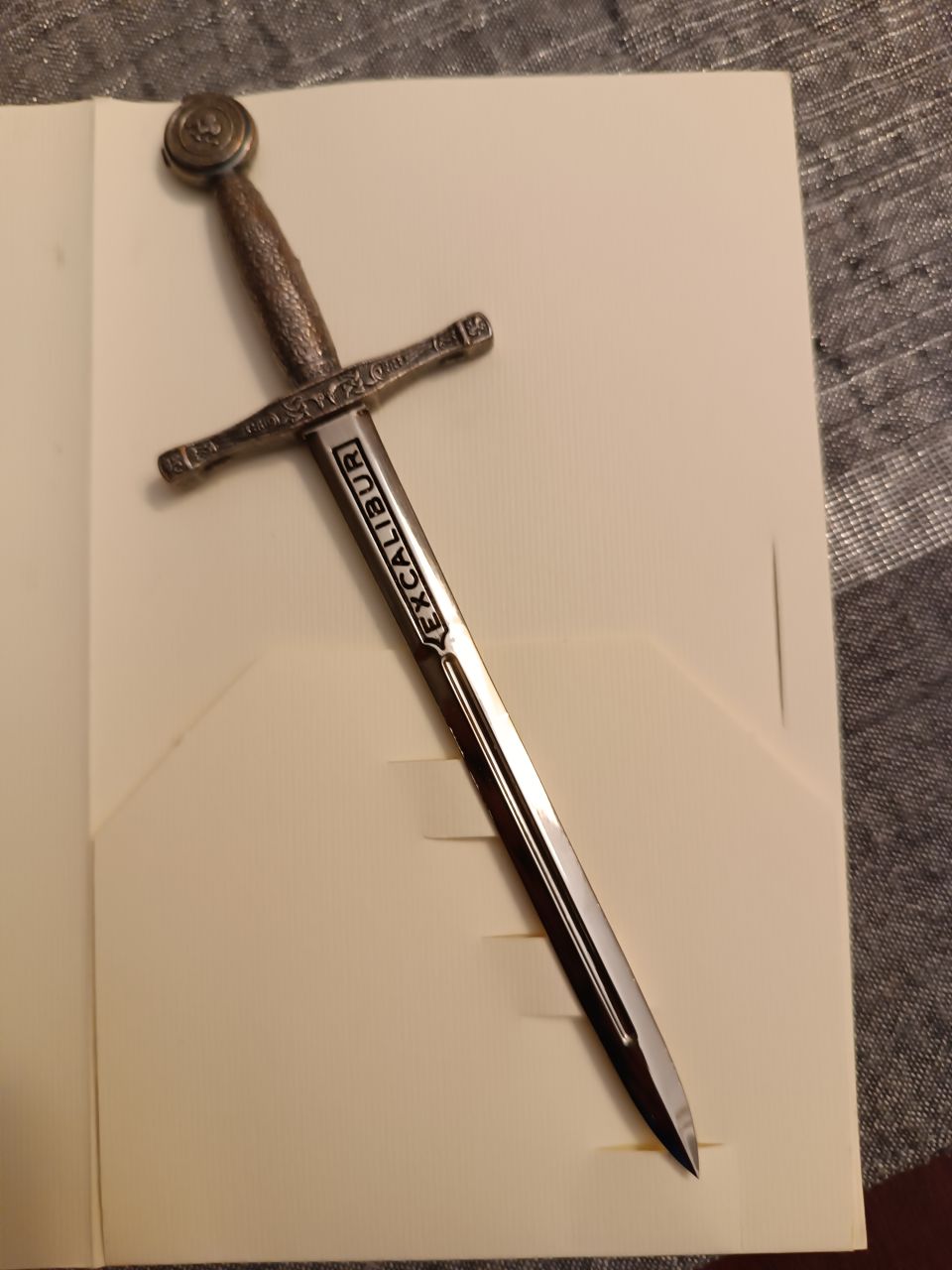 Papír vágó mini díszkard 'EXCALIBUR' Papír vágó mini díszkard 'EXCALIBUR'