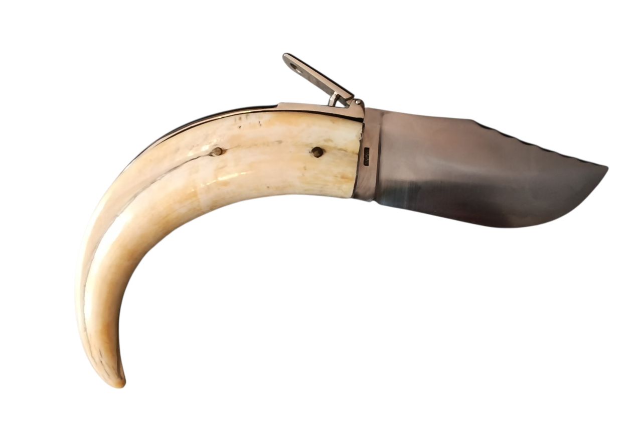 Corsicai stílusú kézműves kés – ritka, természetes eredetű, hajlított markolattal