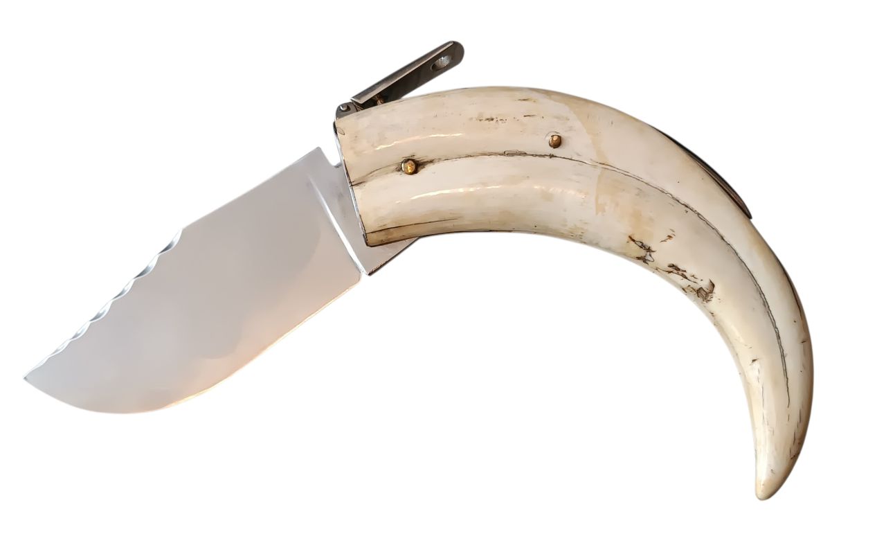 Corsicai stílusú kézműves kés – ritka, természetes eredetű, hajlított markolattal