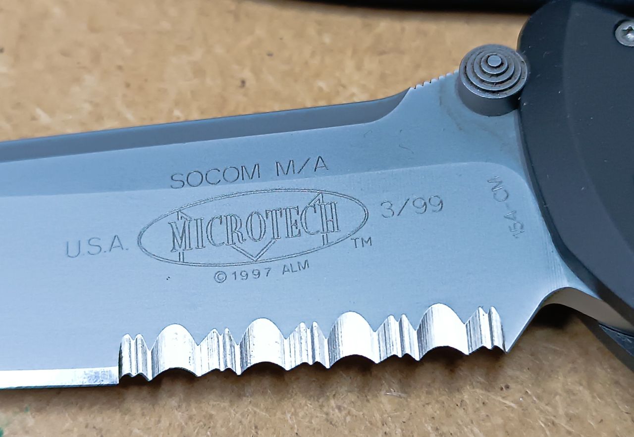 Microtech SOCOM M/A – 3/99 gyűjtői folder, részben fogazott pengével
