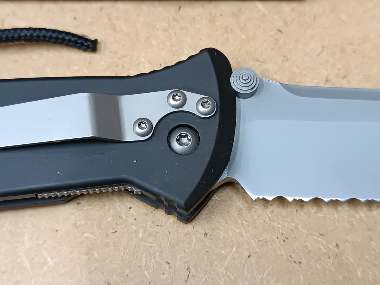 Microtech SOCOM M/A – 3/99 gyűjtői folder, részben fogazott pengével