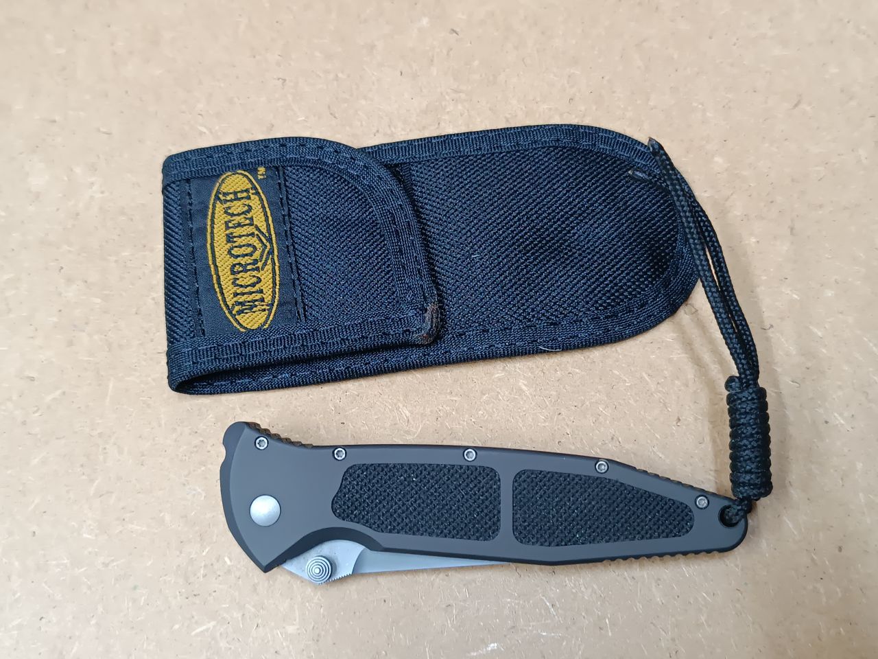 Microtech M‑SOCOM – 10/99 kompakt gyűjtői folder, részben fogazott pengével