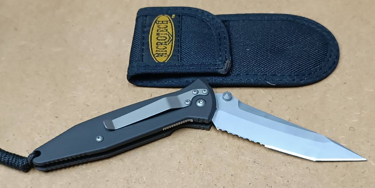 Microtech M‑SOCOM – 10/99 kompakt gyűjtői folder, részben fogazott pengével