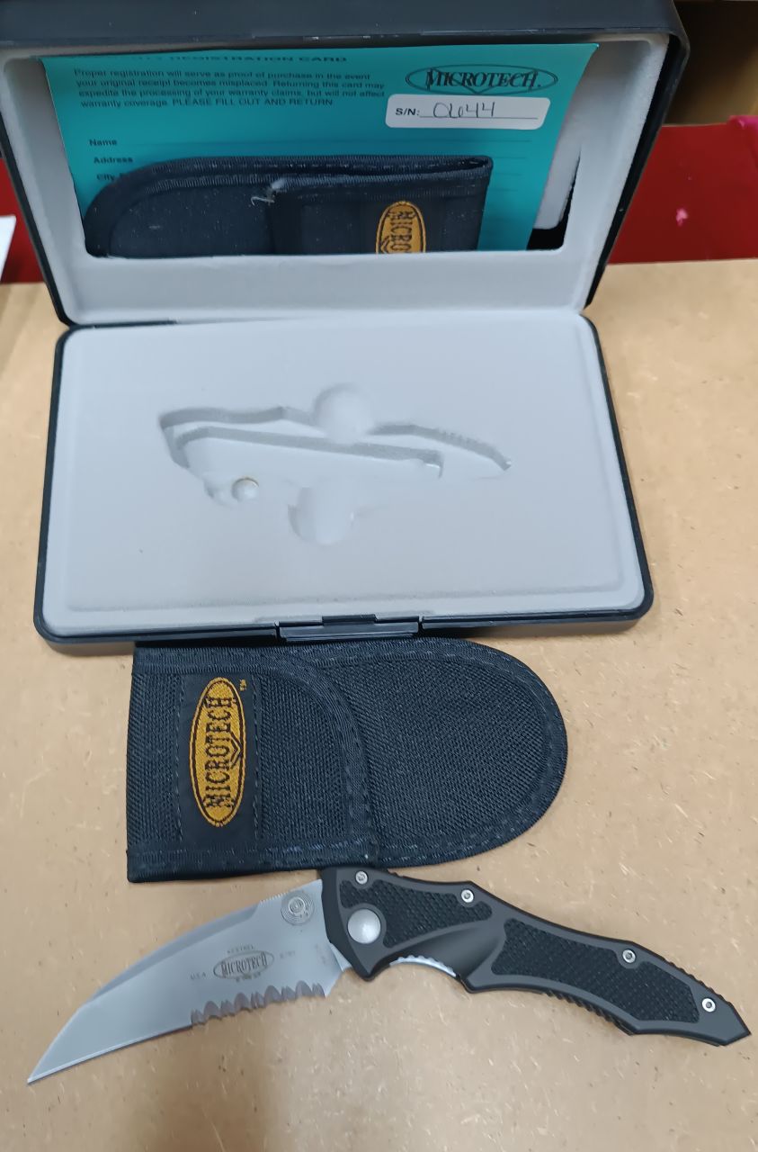 Microtech Kestrel – 1999 B/99 gyűjtői folder, részben fogazott pengével