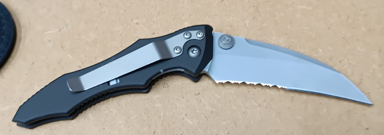 Microtech Kestrel – 1999 B/99 gyűjtői folder, részben fogazott pengével