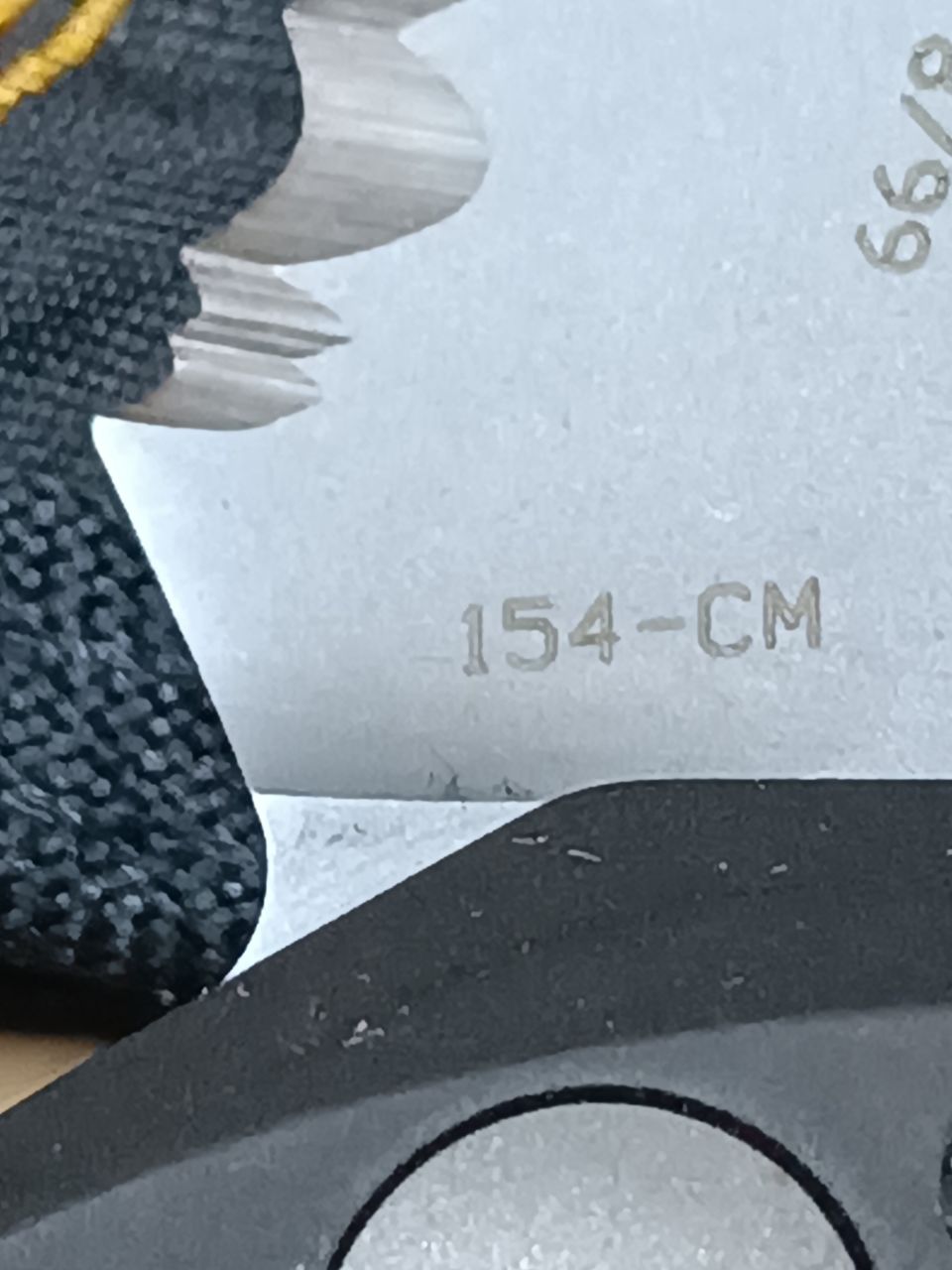 Microtech Kestrel – 1999 B/99 gyűjtői folder, részben fogazott pengével