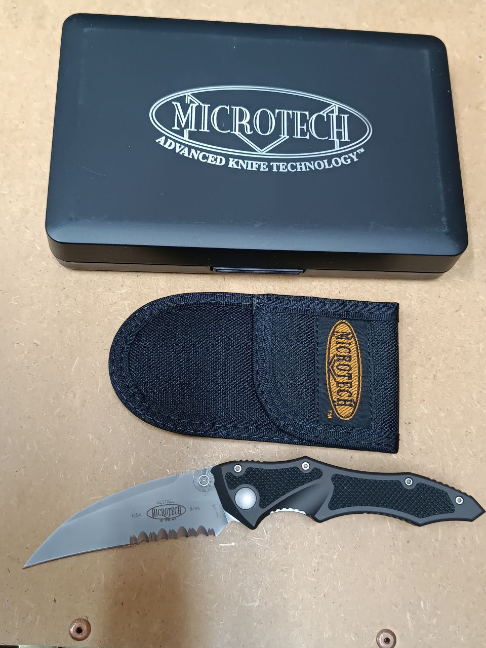 Microtech Kestrel – 1999 B/99 gyűjtői folder, részben fogazott pengével
