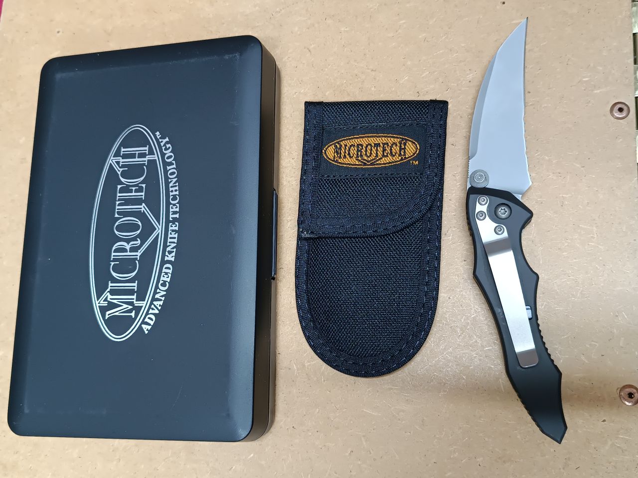 Microtech Kestrel – 1999 B/99 gyűjtői folder, részben fogazott pengével