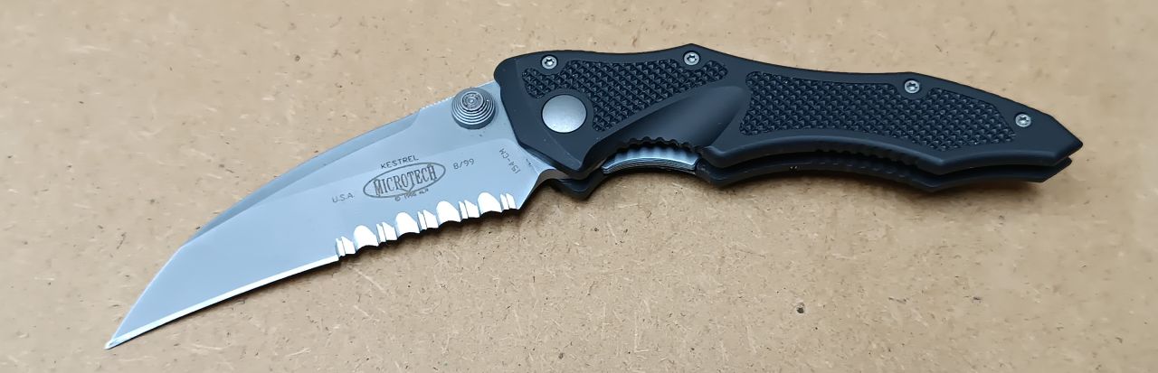 Microtech Kestrel – 1999 B/99 gyűjtői folder, részben fogazott pengével