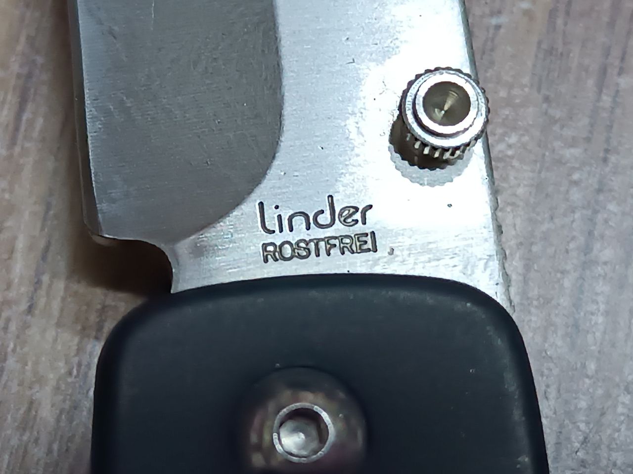 Linder 327610 egykezes zsebkés – 80 mm rozsdamentes acél pengével Linder 327610 egykezes zsebkés – 80 mm rozsdamentes acél pengével