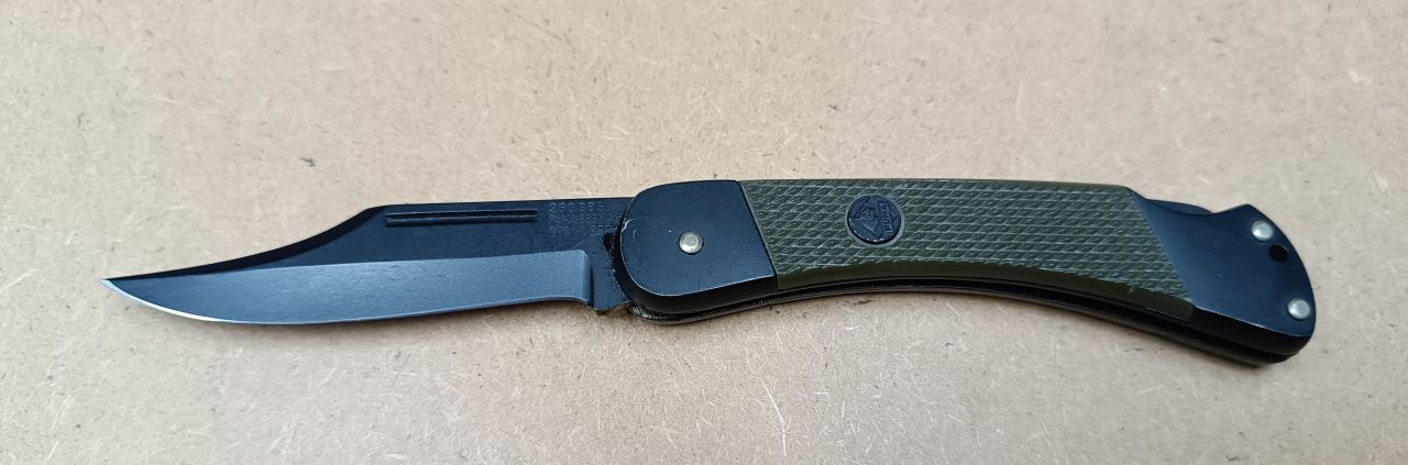 PUMA Military Commando Lockback Zsebkés Fekete Pengével és Olívazöld Markolattal