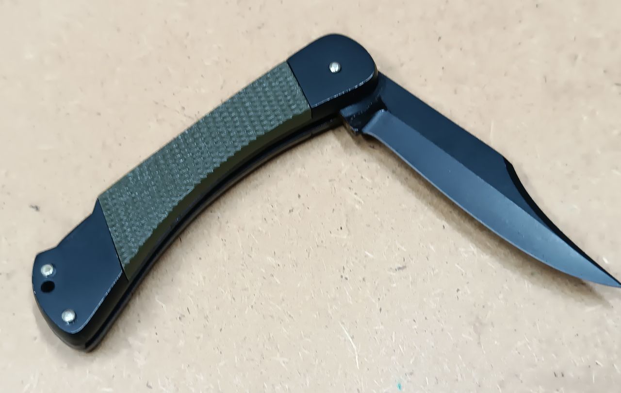 PUMA Military Commando Lockback Zsebkés Fekete Pengével és Olívazöld Markolattal