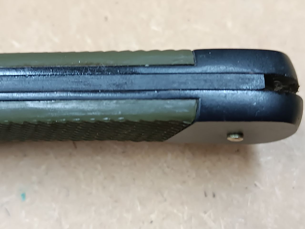 PUMA Military Commando Lockback Zsebkés Fekete Pengével és Olívazöld Markolattal